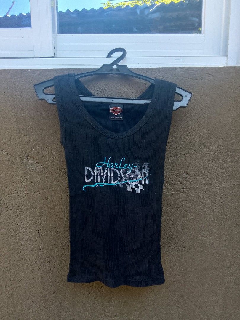 Vintage ©️2000 Harley Davidson Tops Small (Category: Others Tops) located in Manila. Submitted by triftedrhos (Listing ID 1467931664, Image 1). Description: vintage Harley Davidson ©️2002 small on tag excellent minimal cracks / hairline.