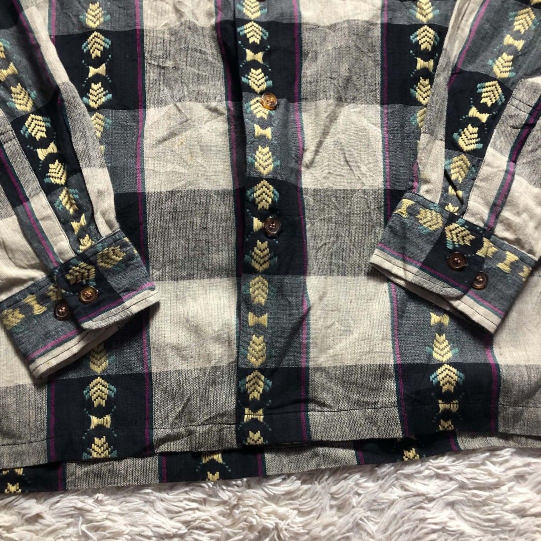 Vintage 70's Polo button Down Crazy pattern (Category: Tshirts & Polo Shirts ) located in Manila. Submitted by truecat.00a53a (Listing ID 1467975504, Image 3). Description: size large good condition complete button.