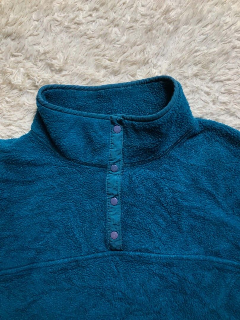 Vintage Ll Bean Sychilla Snap Fleece jacket (Category: Coats, Jackets and Outerwear) located in Manila. Submitted by truecat.00a53a (Listing ID 1467974201, Image 2). Description: size large Good condition complete snap issue stain.