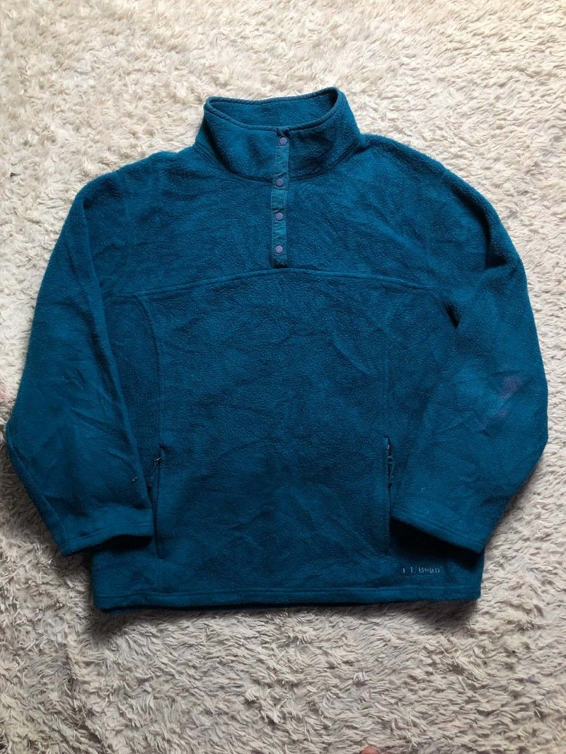Vintage Ll Bean Sychilla Snap Fleece jacket (Category: Coats, Jackets and Outerwear) located in Manila. Submitted by truecat.00a53a (Listing ID 1467974201, Image 1). Description: size large Good condition complete snap issue stain.