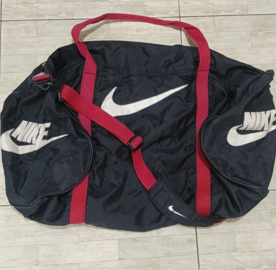 Vintage 90s Nike Duffle Bag (Category: Sling Bags) located in General Santos City (Dadiangas). Submitted by silvervintage77 (Listing ID 1467905009, Image 2). Description: Vintage 90s Nike Duffle Bag excellent 9.5/10 color rate Size 26 Width Size 16 length.