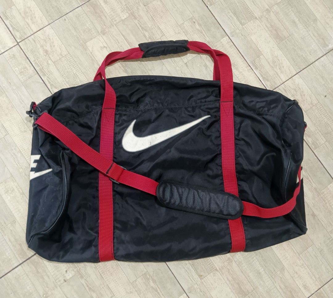 Vintage 90s Nike Duffle Bag (Category: Sling Bags) located in General Santos City (Dadiangas). Submitted by silvervintage77 (Listing ID 1467905009, Image 1). Description: Vintage 90s Nike Duffle Bag excellent 9.5/10 color rate Size 26 Width Size 16 length.