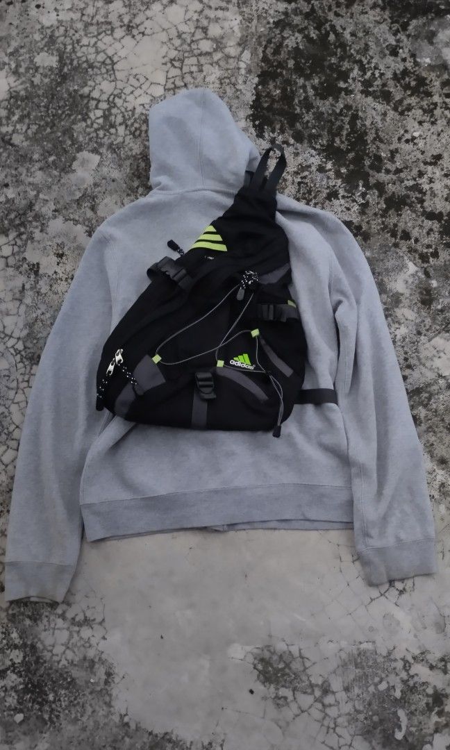 VINTAGE ADIDAS SHOULDER BAG (Category: Sling Bags) located in General Santos City (Dadiangas). Submitted by fastfish_4e91c5 (Listing ID 1467930525, Image 2). Description: Free to Vouch.