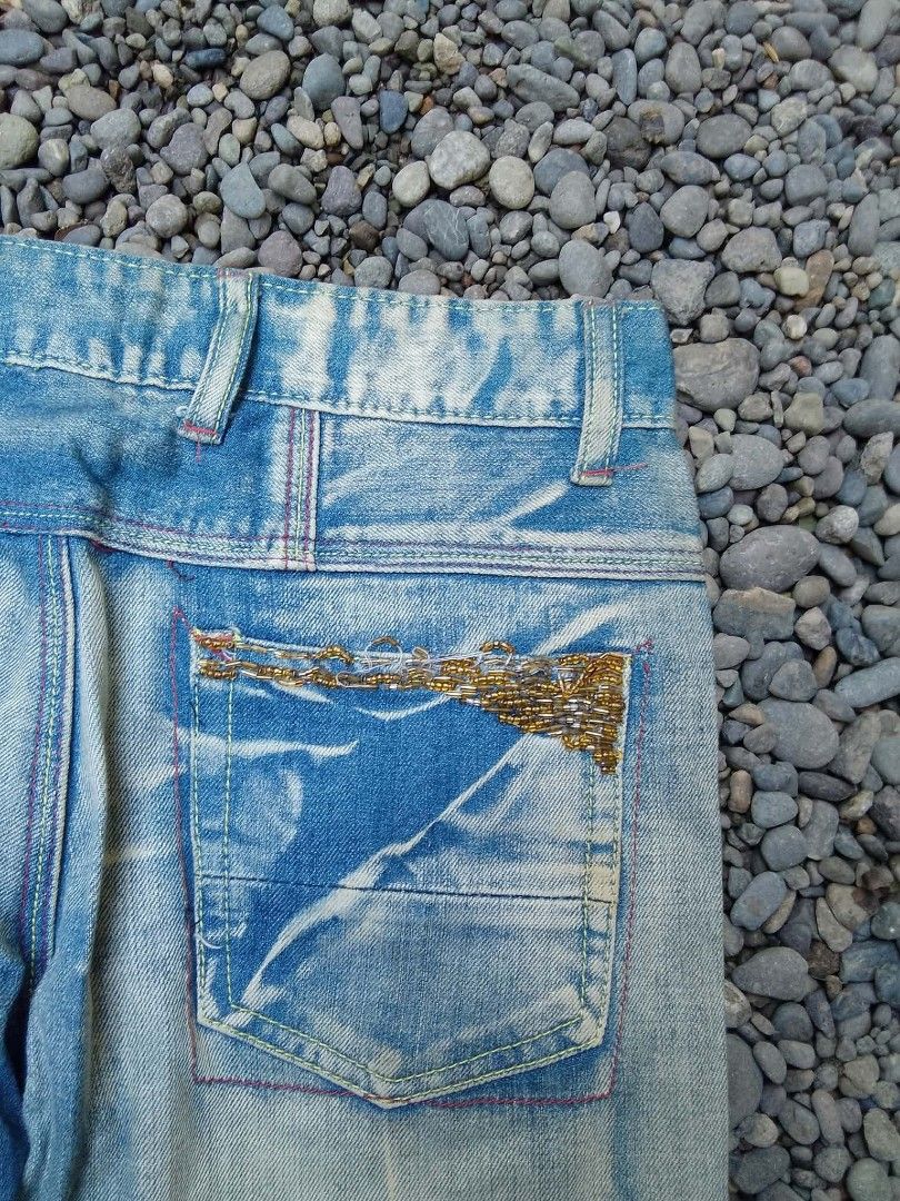 Vintage Aeropostale Flared Pants (Category: Jeans) located in Manila. Submitted by triftedrhos (Listing ID 1467930212, Image 3). Description: size 0 ontag 24-28W excellent condition just need wash fresh from bale.