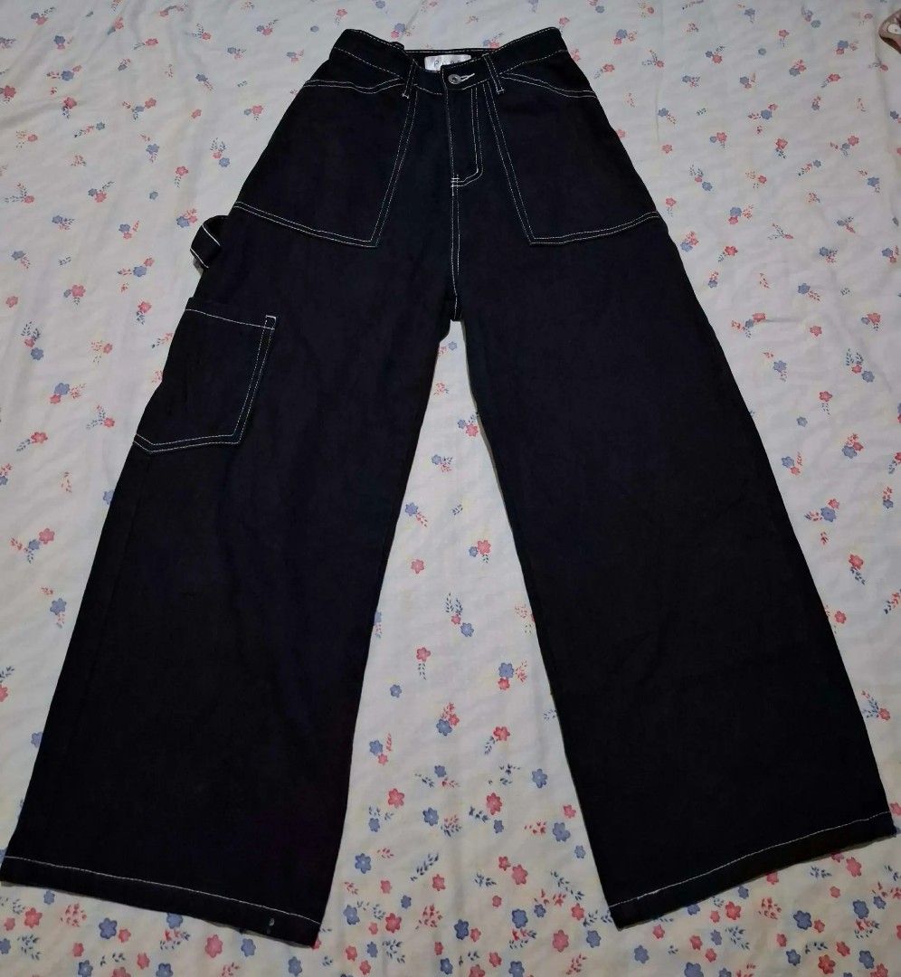 Vintage Baggy Jeans (Category: Jeans) located in Cordova. Submitted by mielvic (Listing ID 1467982941, Image 1). Description: .