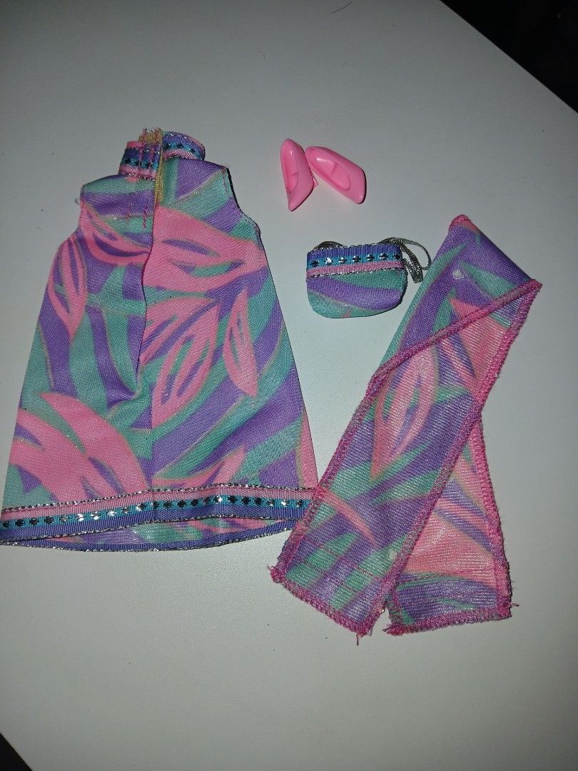 Vintage Barbie haute coutour (Category: Kids Toys) located in Subic. Submitted by frncnjntmr22 (Listing ID 1468055052, Image 2). Description: never been played wala na pinaka jumpsuit & jacket nabakbak na due to longetivity nag dissolve na..