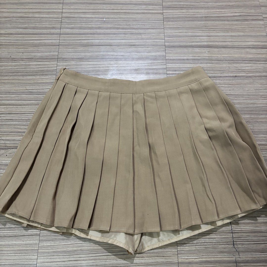 Vintage Beige Flowy Mini Skirt (Category: Skirts) located in Binan City. Submitted by myprelovedhaul (Listing ID 1467949900, Image 2). Description: - no when worn photos! - last price posted! - please message only if sure buyer! - limited replies only. - Available unless mark as sold. - Ship via j&t or lalamove for same day. -Mode of payment: Gcash 📍Biñan Laguna .