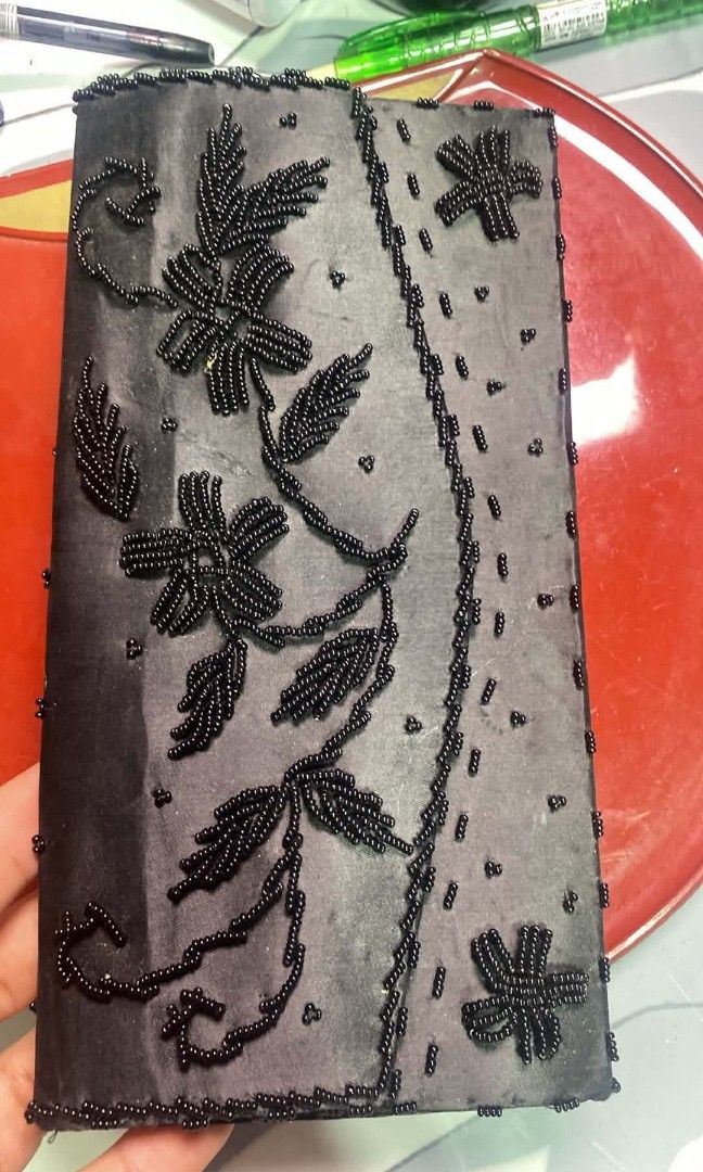 Vintage Black Beaded Evening Clutch Purse (Category: Vintage Collectibles) located in Angat. Submitted by reignsakura10 (Listing ID 1467846521, Image 1). Description: maganda siya style vintage ang atake mas maganda siya in person. .New here nga po pala❤️.