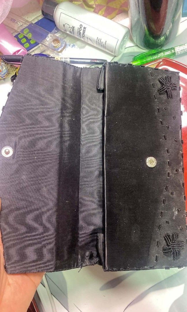 Vintage Black Beaded Evening Clutch Purse (Category: Vintage Collectibles) located in Angat. Submitted by reignsakura10 (Listing ID 1467846521, Image 2). Description: maganda siya style vintage ang atake mas maganda siya in person. .New here nga po pala❤️.