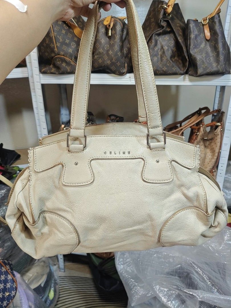 Vintage Celine Off-White Boogie Bag (Category: Luxury Bags & Wallets) located in Davao. Submitted by skankinpotato101 (Listing ID 1467995679, Image 1). Description: Preloved Coded .