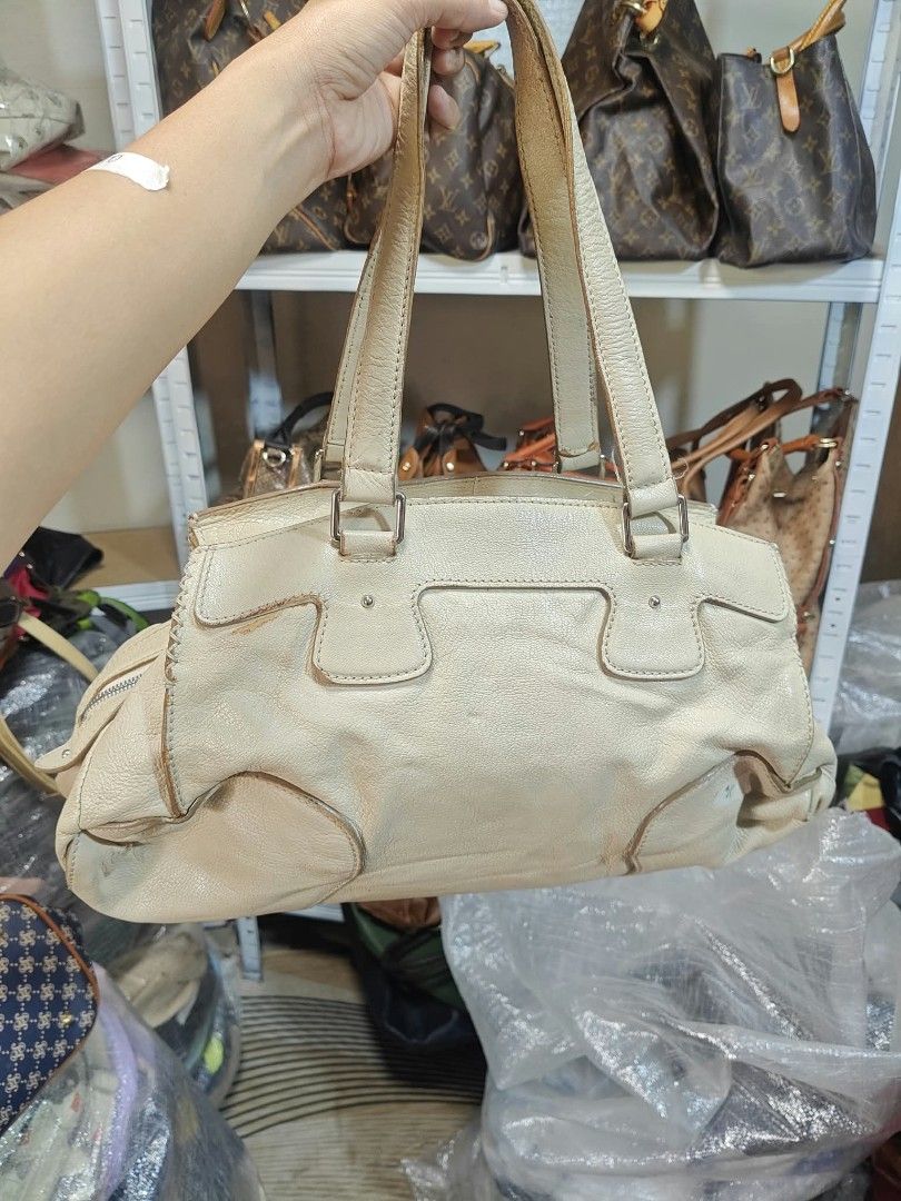 Vintage Celine Off-White Boogie Bag (Category: Luxury Bags & Wallets) located in Davao. Submitted by skankinpotato101 (Listing ID 1467995679, Image 2). Description: Preloved Coded .