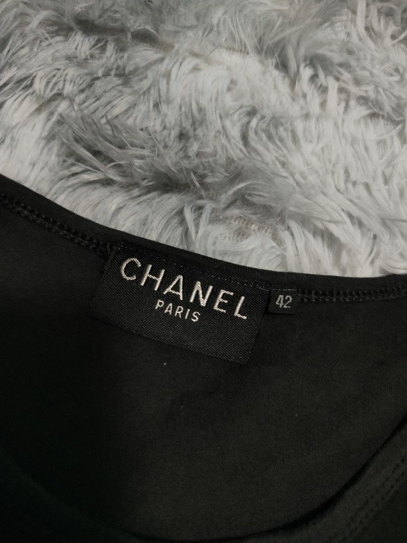 Vintage Chanel Top (Category: Blouses) located in Midsayap. Submitted by rogeandrei29987 (Listing ID 1468033618, Image 3). Description: 📌Chanel •17x22 •9/10 cr •Hairlines MOP: Gcash Courier✈️: Flash Express Unli vouch/Vc with item Loc: Parang, Maguindanao❤️.