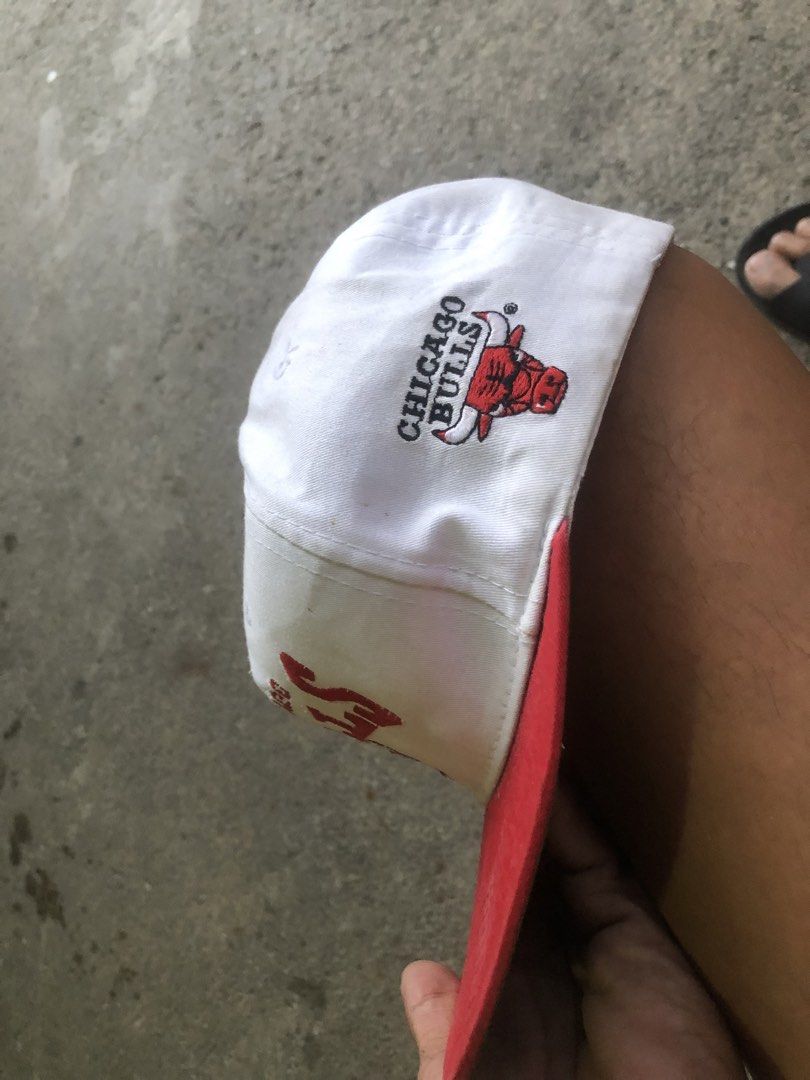 vintage chicago bulls (Category: Caps & Hats) located in San Jose. Submitted by palaboy0728 (Listing ID 1467845794, Image 3). Description: .