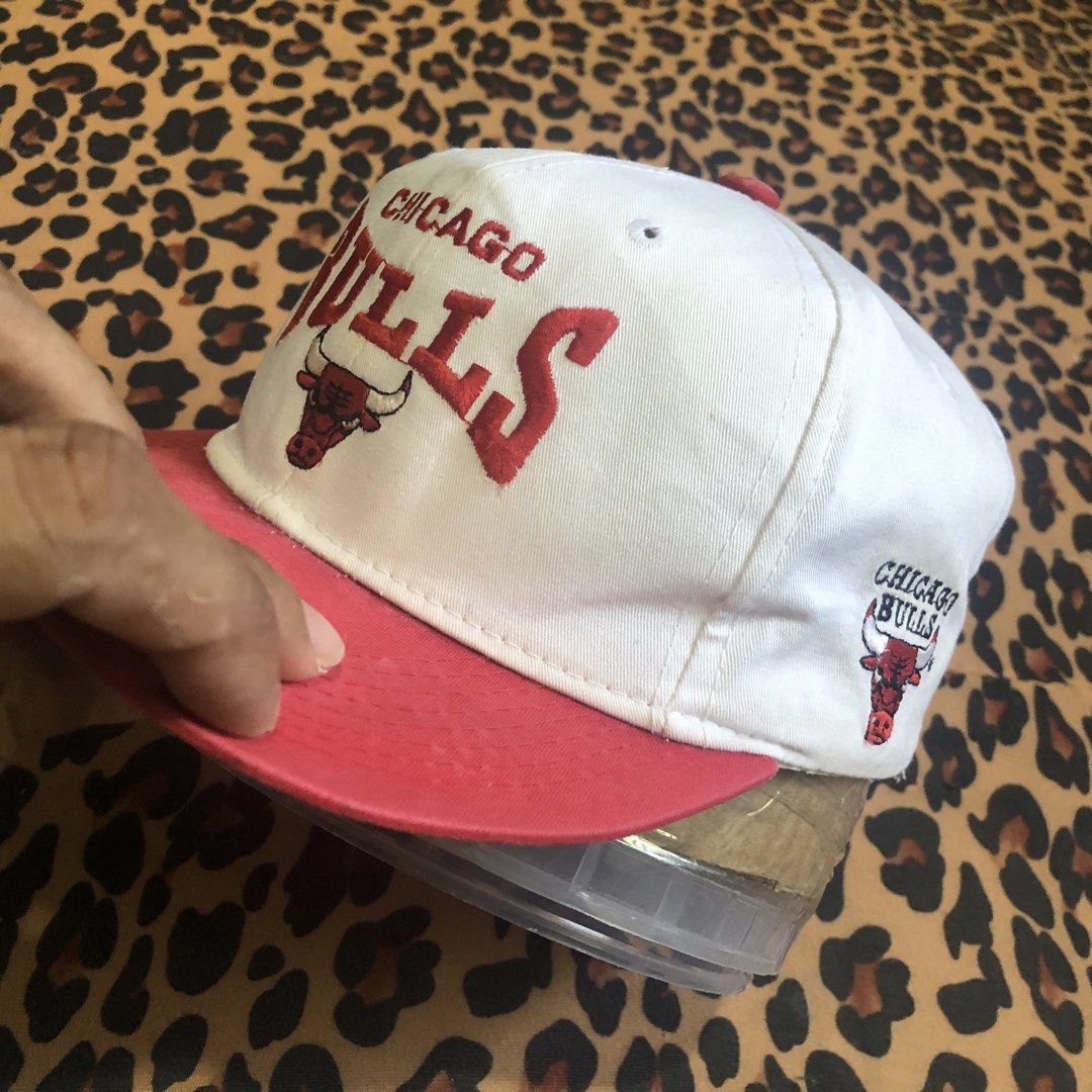 vintage chicago bulls (Category: Caps & Hats) located in San Jose. Submitted by palaboy0728 (Listing ID 1467845794, Image 2). Description: .