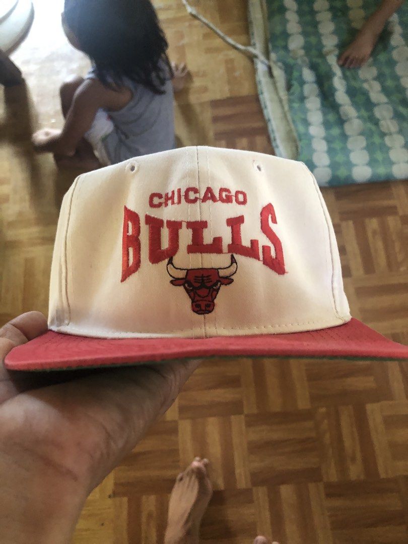 vintage chicago bulls (Category: Caps & Hats) located in San Jose. Submitted by palaboy0728 (Listing ID 1467845794, Image 1). Description: .