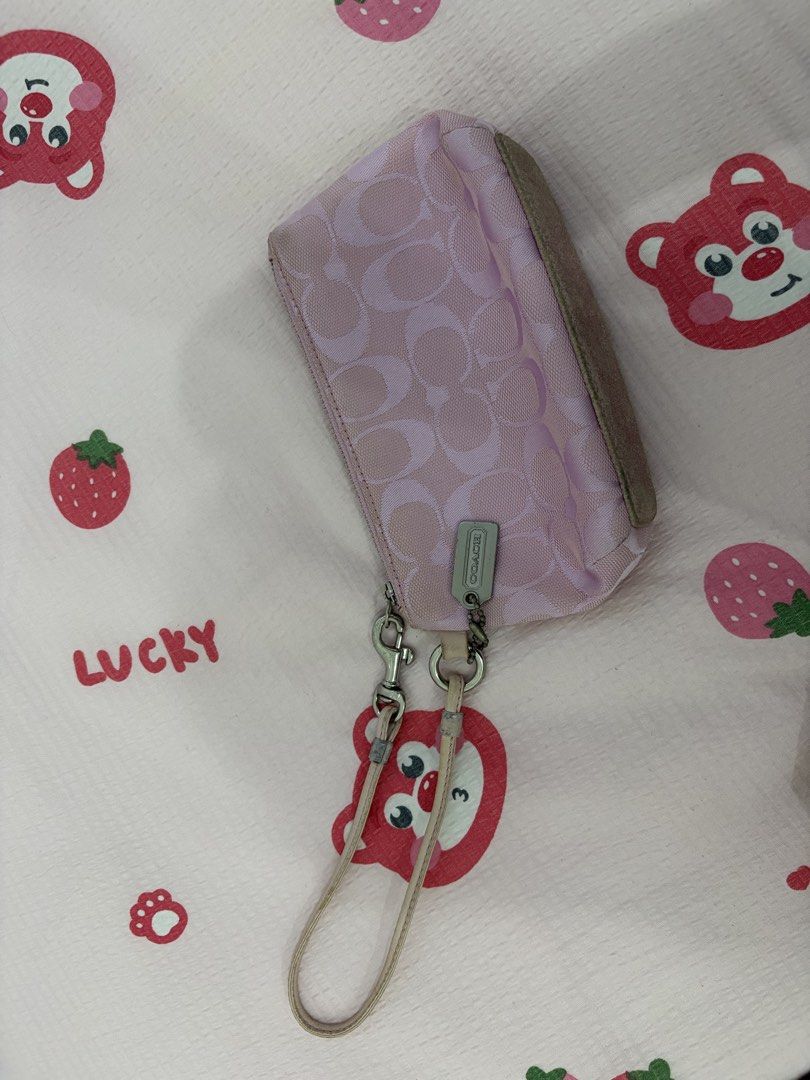 vintage coach pink canvas wristlet (Category: Luxury Bags & Wallets) located in Pila. Submitted by raydltre (Listing ID 1467954955, Image 2). Description: .