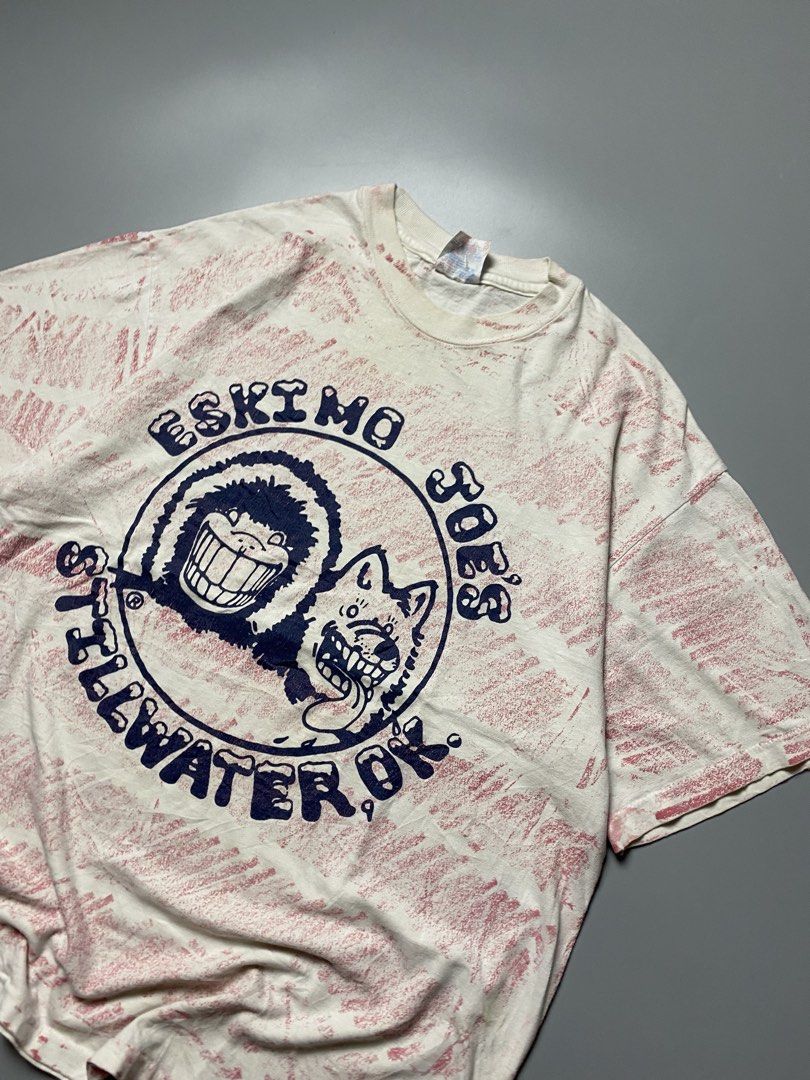 Vintage Eskimo Joes Tee - Size Large (Category: Tshirts & Polo Shirts ) located in Cebu City. Submitted by maicoh230 (Listing ID 1467881161, Image 2). Description: Vintage Early 90’s Eskimo Joe AOP ▫️ Condition: 8.9/10 ▫️ Color: 9/10 ▫️ Size: Large ▫️ Dimensions: W21.5 L26 ▫️ Flaw/s: 🛒 Mine: 350 REMINDERS 📍 Cebu City 💳 Payment First Policy 📦 J&T | Maxim (Within Cebu) 📸 Color may vary slightly due to lighting..
