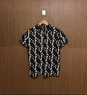 (Category: ) located in . Submitted by streetwear.collections (Listing ID 1468058606, Image 1). Description: .