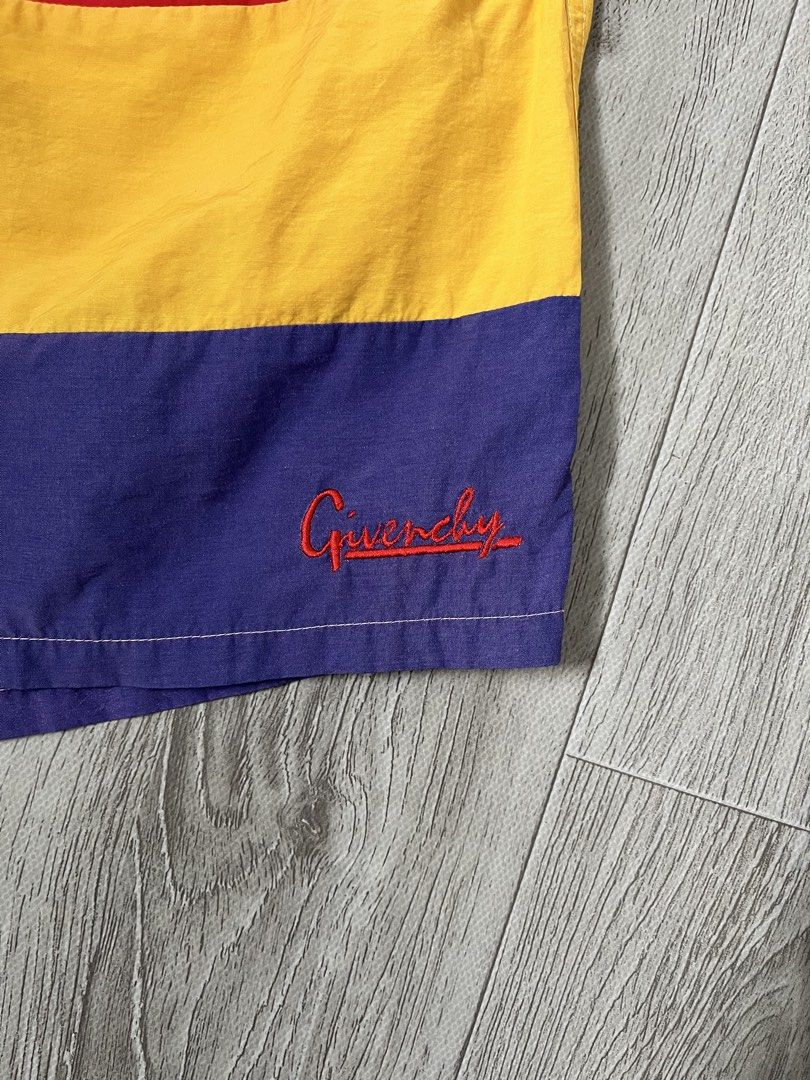 Vintage Givenchy Shorts (Category: Swim Trunks & Board Shorts) located in Imus. Submitted by jiroamari (Listing ID 1467906415, Image 3). Description: Size: Large Width: 16 Length: 17 Leg Opening: 13.