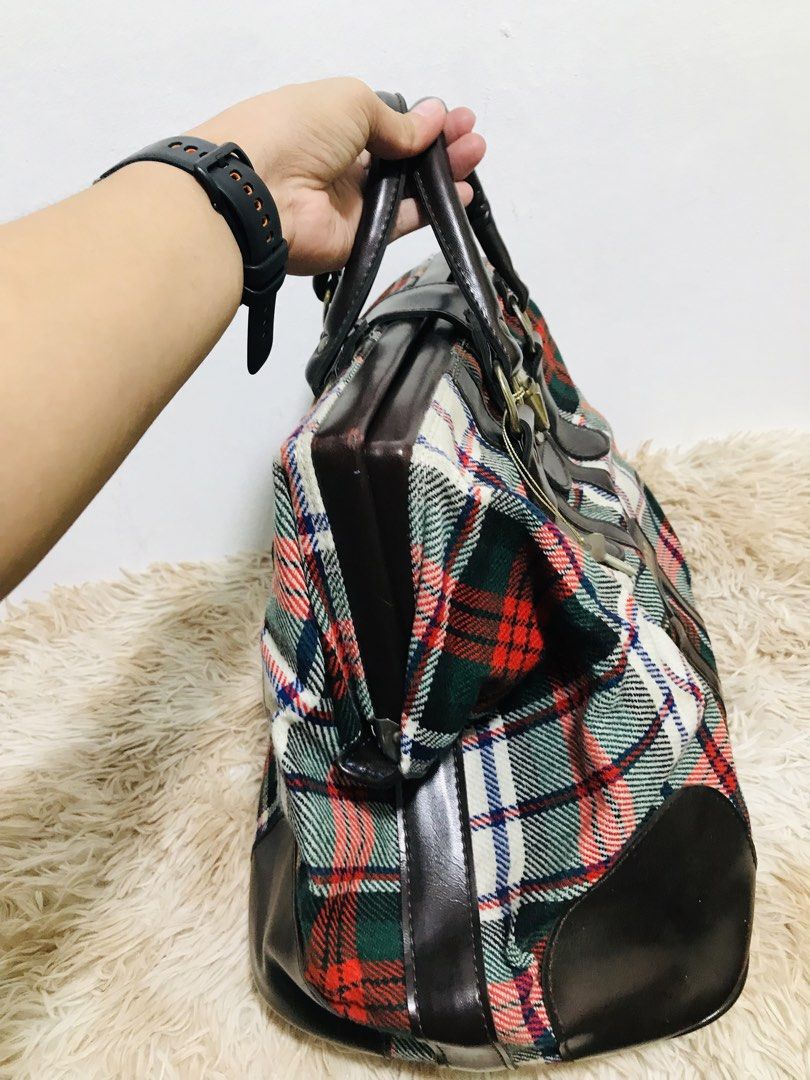 VINTAGE HANDBAG (Category: Luxury Bags & Wallets) located in Gamu. Submitted by 2022bagsbunny (Listing ID 1468007100, Image 2). Description: .