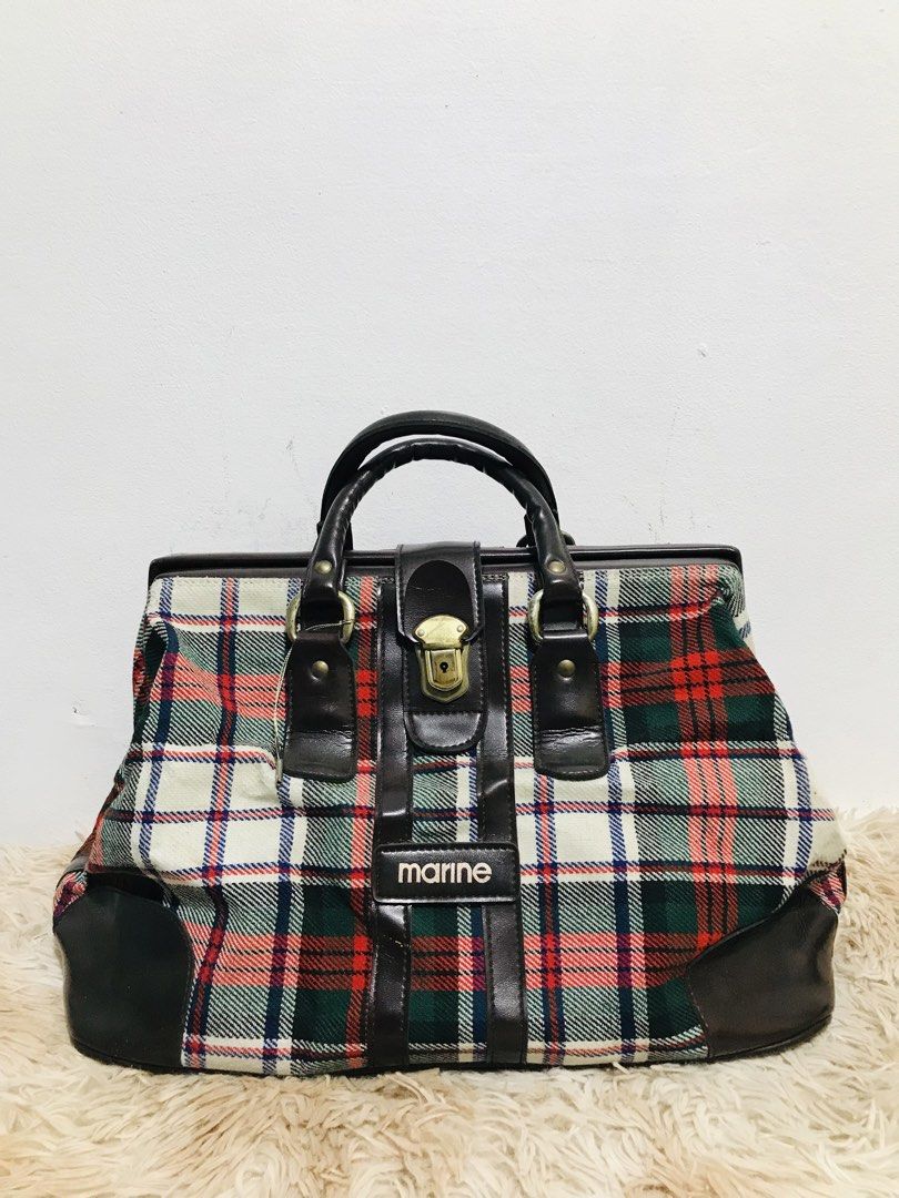 VINTAGE HANDBAG (Category: Luxury Bags & Wallets) located in Gamu. Submitted by 2022bagsbunny (Listing ID 1468007100, Image 1). Description: .