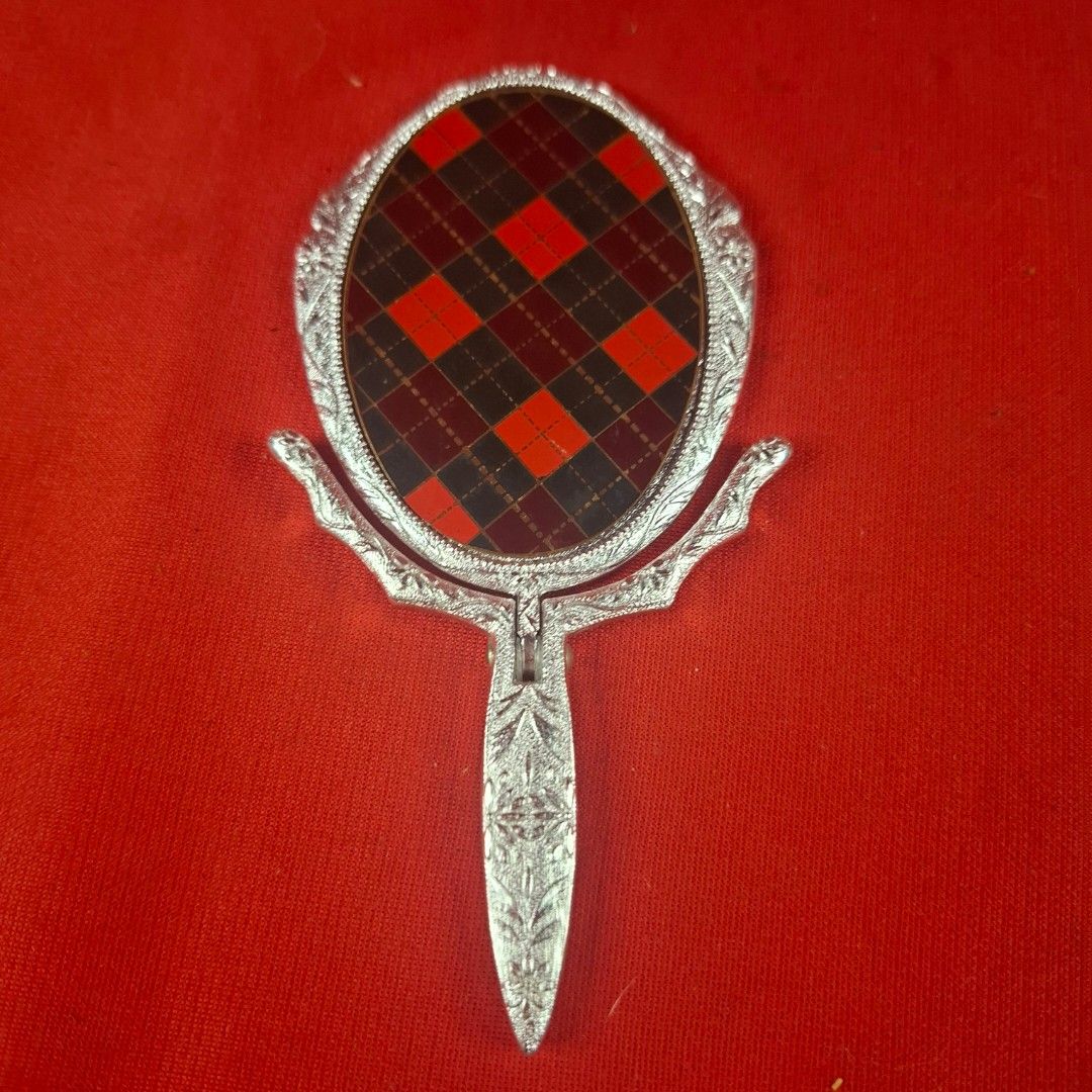 Vintage Handheld Folding Pocket (Category: Mirrors) located in Mandaluyong City. Submitted by edward123_andren (Listing ID 1467944066, Image 2). Description: Buy any item and get this for free. Just send 'mine' in the chat to claim—only one up for grabs!.
