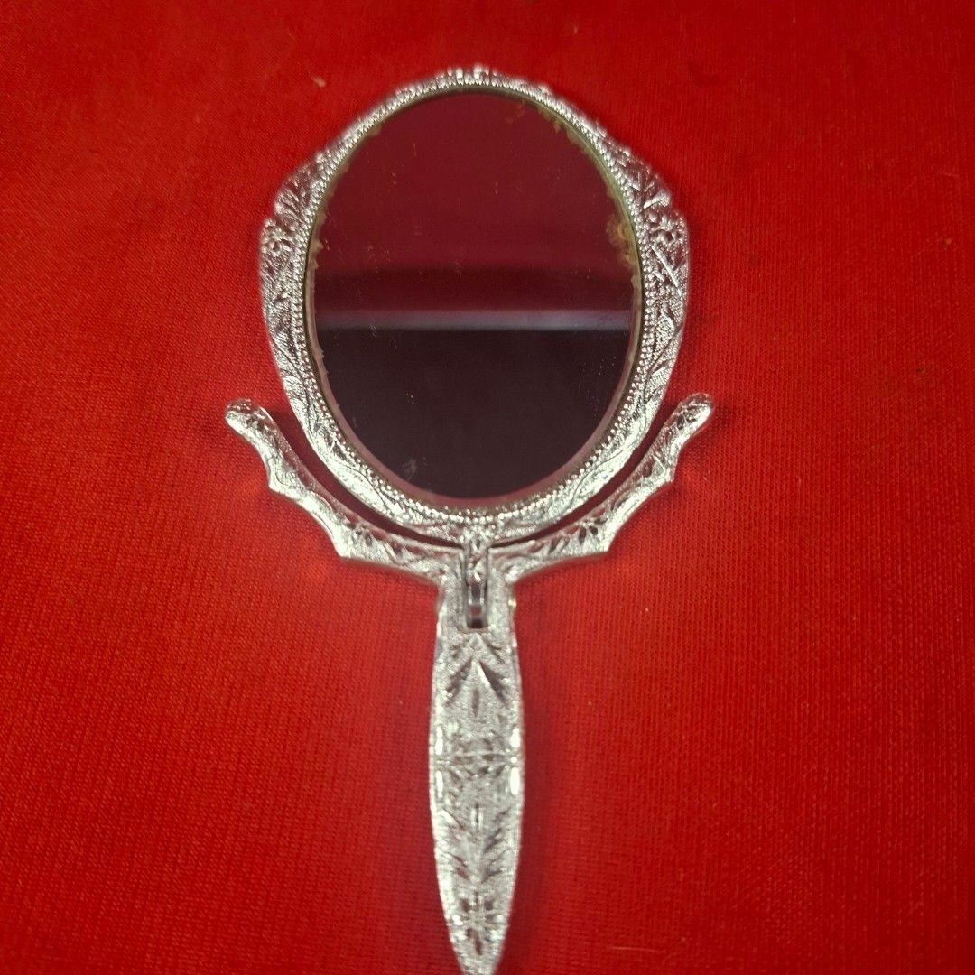 Vintage Handheld Folding Pocket (Category: Mirrors) located in Mandaluyong City. Submitted by edward123_andren (Listing ID 1467944066, Image 1). Description: Buy any item and get this for free. Just send 'mine' in the chat to claim—only one up for grabs!.