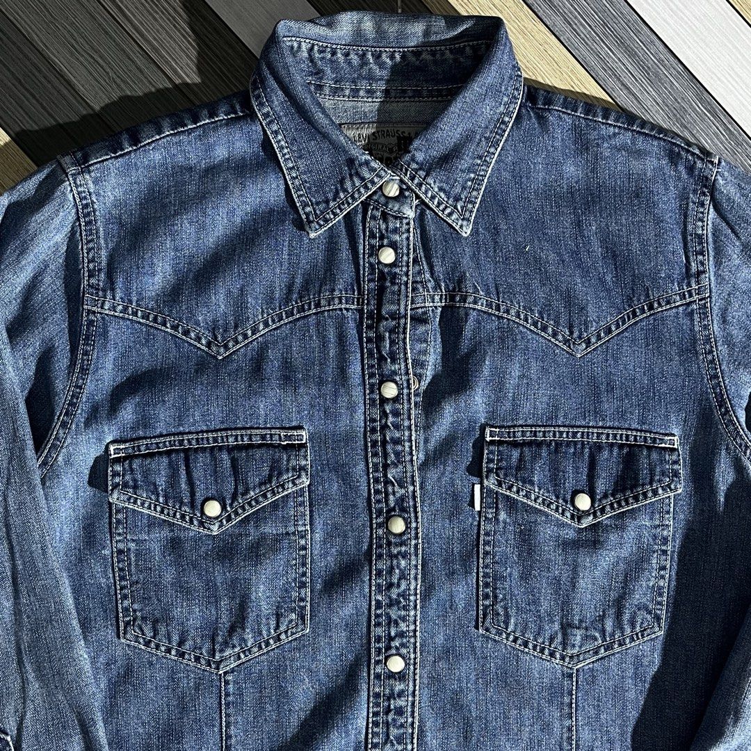 Vintage Levis SilverTab Western Work Shirt (Category: Formal Shirts) located in Daraga. Submitted by th3cliquejunks (Listing ID 1467845007, Image 2). Description: Vintage Levis SilverTab Western Work Shirt Tagged Size: Medium Condition: 9.5/10 Flawless Measurement: Pit to pit: 20” Length: 25” - 1,280 Dm!.