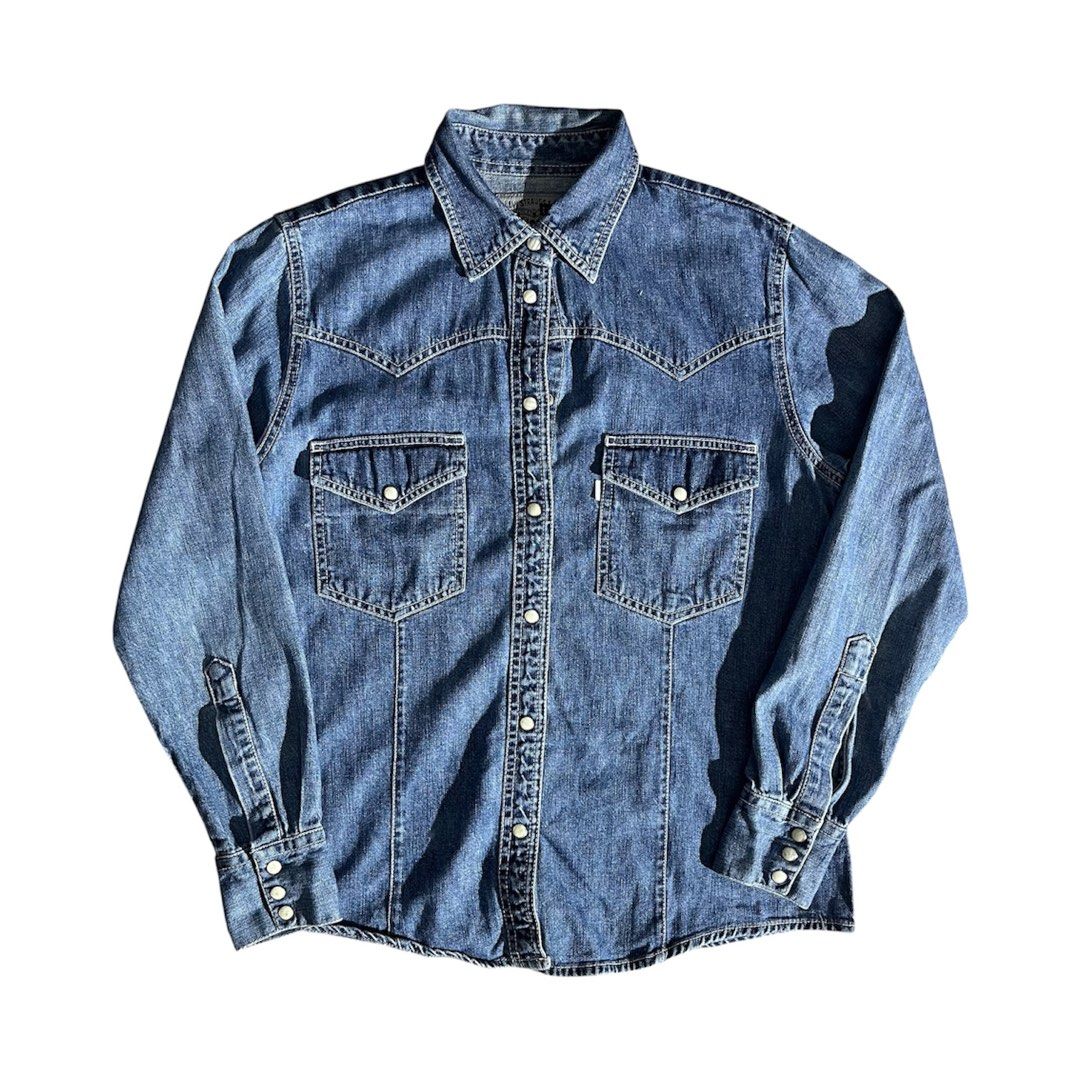 Vintage Levis SilverTab Western Work Shirt (Category: Formal Shirts) located in Daraga. Submitted by th3cliquejunks (Listing ID 1467845007, Image 1). Description: Vintage Levis SilverTab Western Work Shirt Tagged Size: Medium Condition: 9.5/10 Flawless Measurement: Pit to pit: 20” Length: 25” - 1,280 Dm!.