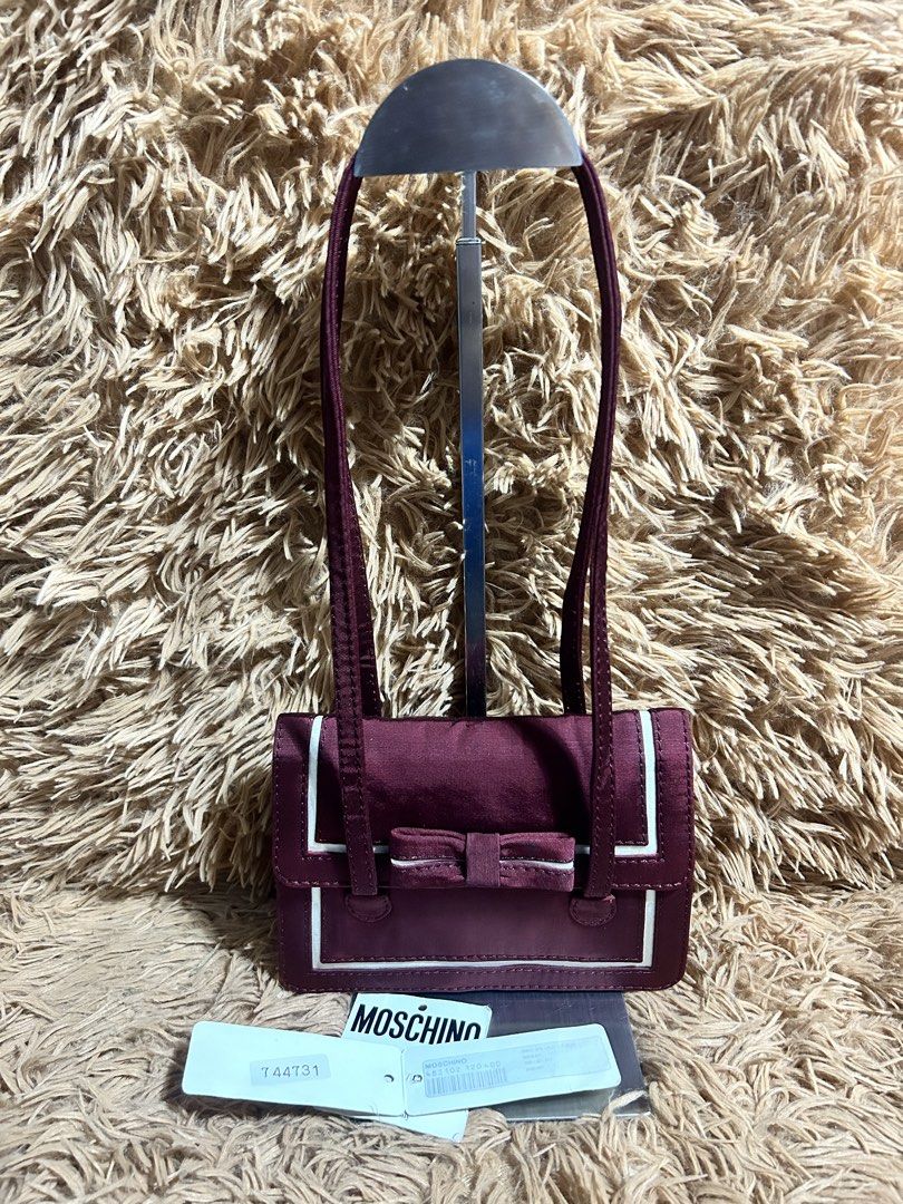 Vintage Moschino shoulder Bag (Category: Luxury Bags & Wallets) located in Iloilo. Submitted by thrift-to-thrift-ukay (Listing ID 1467969624, Image 1). Description: Authentic/Legit Vintage Moschino shoulder Bag Size Small Rank A Condition Disha .