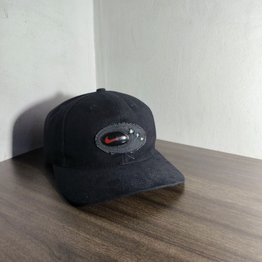 Vintage Nike Air 3D Bubble Swoosh Logo Cap (Category: Caps & Hats) located in Antipolo. Submitted by soon2byours_ (Listing ID 1467929021, Image 1). Description: Adult Fitting Free Size Velcro Flawless Color Rate: 10/10 (black) Condition: ALMOST EXCELLENT.