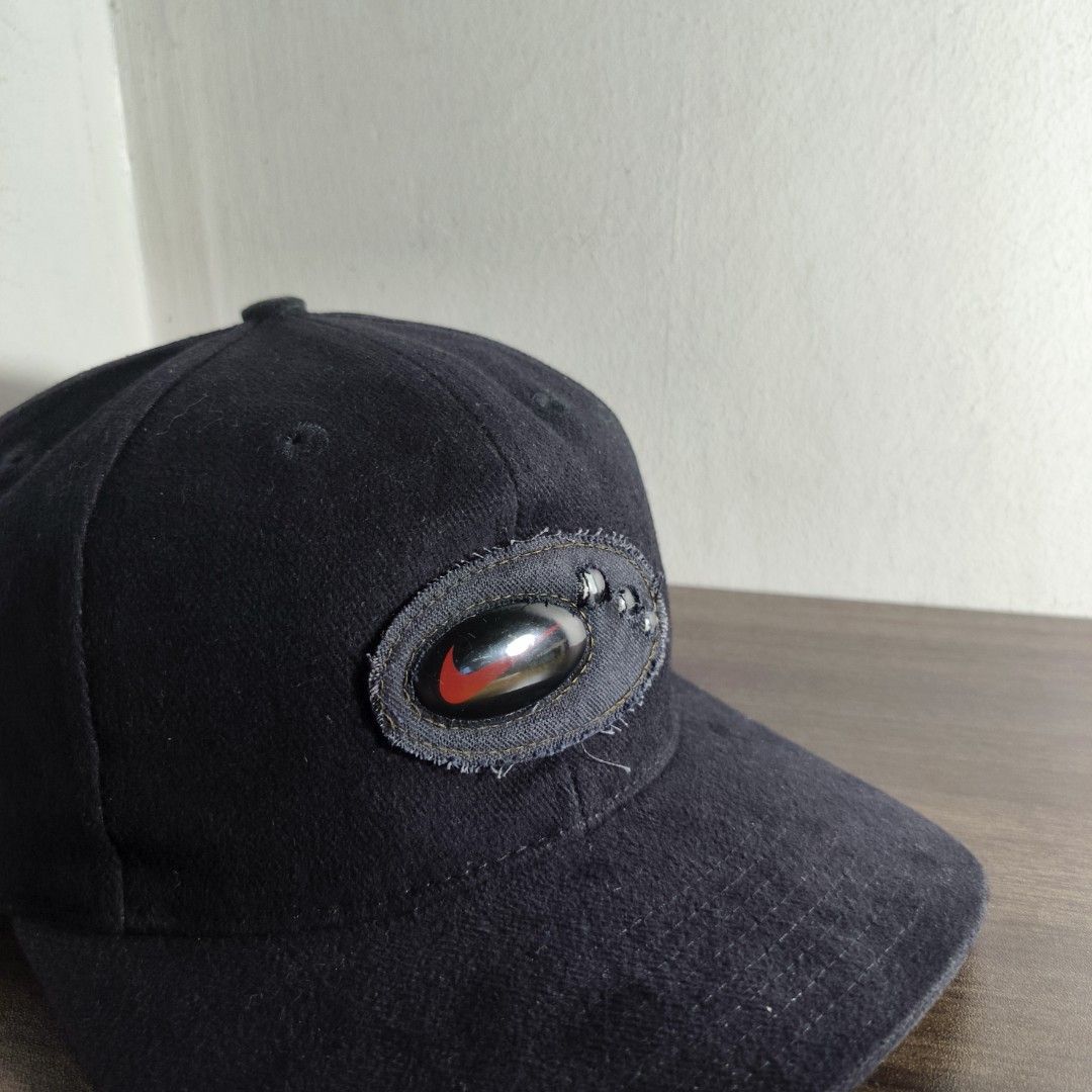 Vintage Nike Air 3D Bubble Swoosh Logo Cap (Category: Caps & Hats) located in Antipolo. Submitted by soon2byours_ (Listing ID 1467929021, Image 2). Description: Adult Fitting Free Size Velcro Flawless Color Rate: 10/10 (black) Condition: ALMOST EXCELLENT.