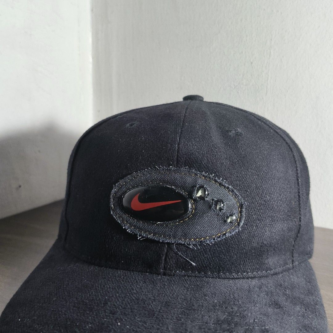 Vintage Nike Air 3D Bubble Swoosh Logo Cap (Category: Caps & Hats) located in Antipolo. Submitted by soon2byours_ (Listing ID 1467929021, Image 3). Description: Adult Fitting Free Size Velcro Flawless Color Rate: 10/10 (black) Condition: ALMOST EXCELLENT.