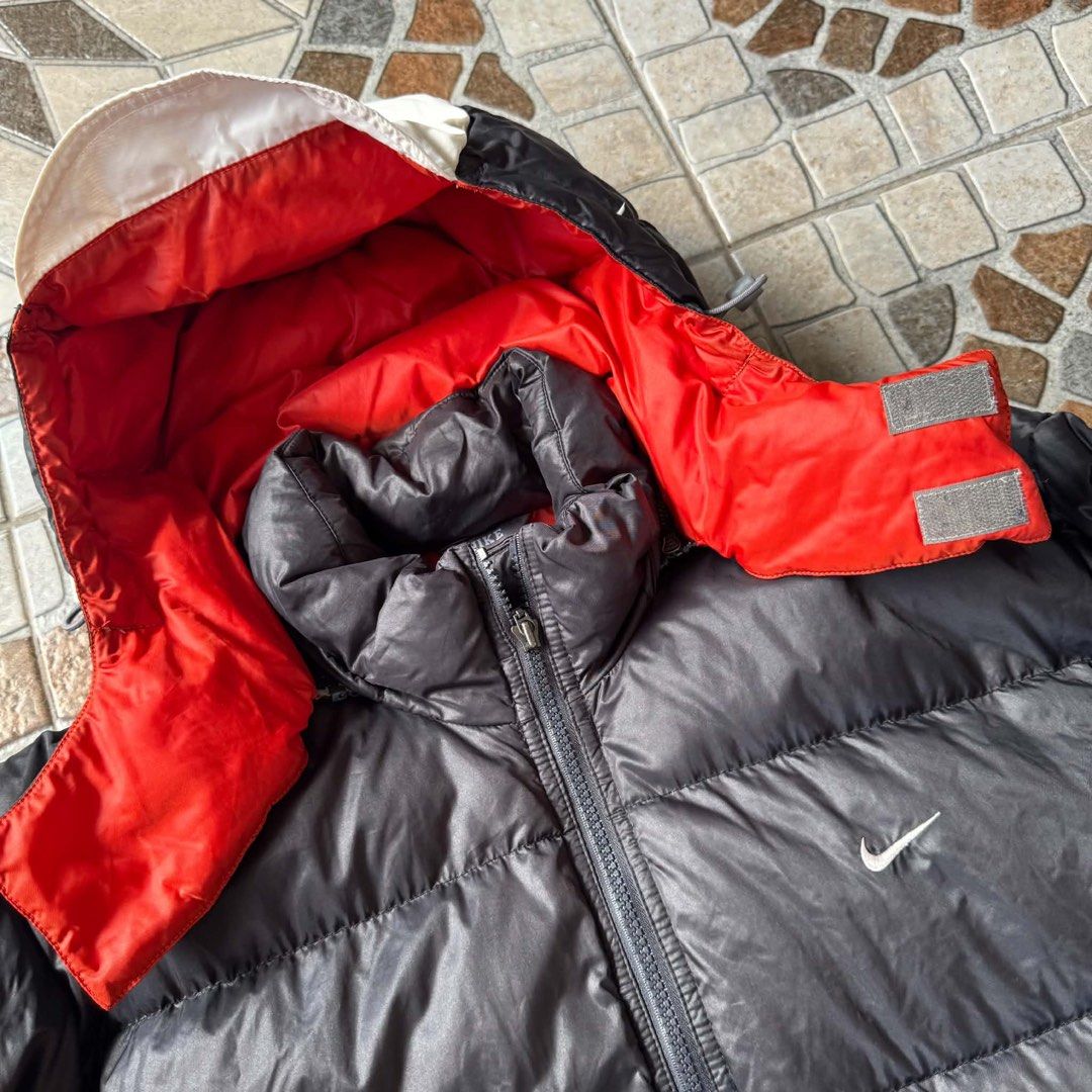 Vintage nike puffer jacket (Category: Coats, Jackets and Outerwear) located in Villasis. Submitted by thirdymanalo3 (Listing ID 1467949034, Image 3). Description: Vintage nike puffer jacket medium on tag fits large width 24/length 27.5 excellent condition 3.5k.