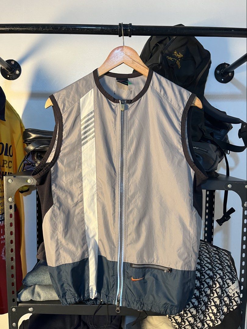 VINTAGE NIKE REFLECTORIZED RUNNING VEST (Category: Activewear) located in Mabalacat. Submitted by bizzybones (Listing ID 1467883904, Image 3). Description: “25Length “20Width Authentic/Legit No issue Excellent condition Mop gcash courier jnt.