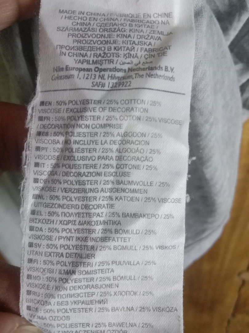Vintage NIKE USA tshirt (Category: Activewear) located in Baguio. Submitted by oliviapreloved100620 (Listing ID 1467890896, Image 3). Description: .