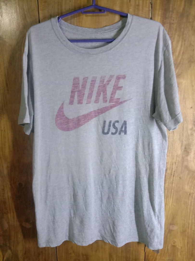 Vintage NIKE USA tshirt (Category: Activewear) located in Baguio. Submitted by oliviapreloved100620 (Listing ID 1467890896, Image 1). Description: .