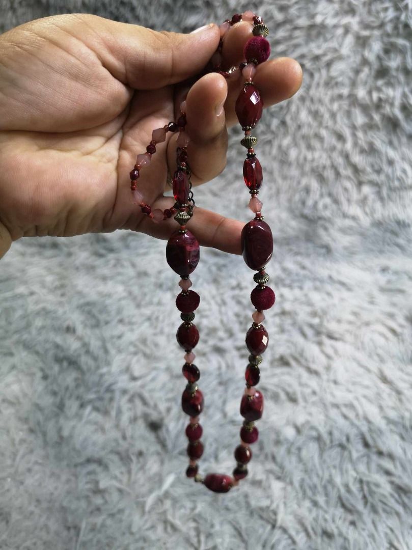 Vintage reddish Brown Marble Beaded Necklace (Category: Necklaces) located in Santa Cruz. Submitted by jmy_surplus.2 (Listing ID 1467912273, Image 3). Description: Size ; L - 17.5 W - 0.3 Color ; Reddish Brown Type ; Necklace Brand ; No brand Material ; Marble Style ; Reddish Brown Beaded necklace LG 117 JMY 3 Batch #225.