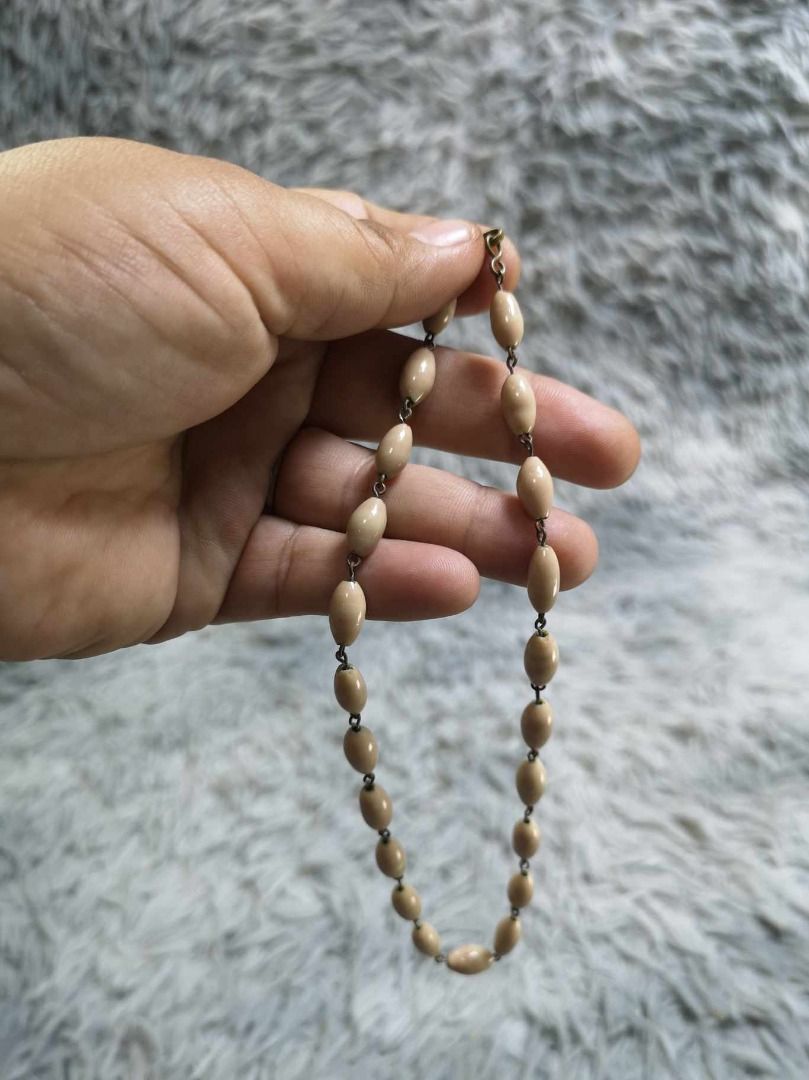Vintage Rice Shaped Bead Necklace (Category: Necklaces) located in Santa Cruz. Submitted by jmy_surplus.2 (Listing ID 1467912856, Image 3). Description: Size ; L - 7.3 W - 0.3 Color ; Light Brown Type ; Necklace Brand ; No brand Material ; Synthetic Style ; Graduated Oval Beaded Necklace LG 117 JMY 3 Batch #225.