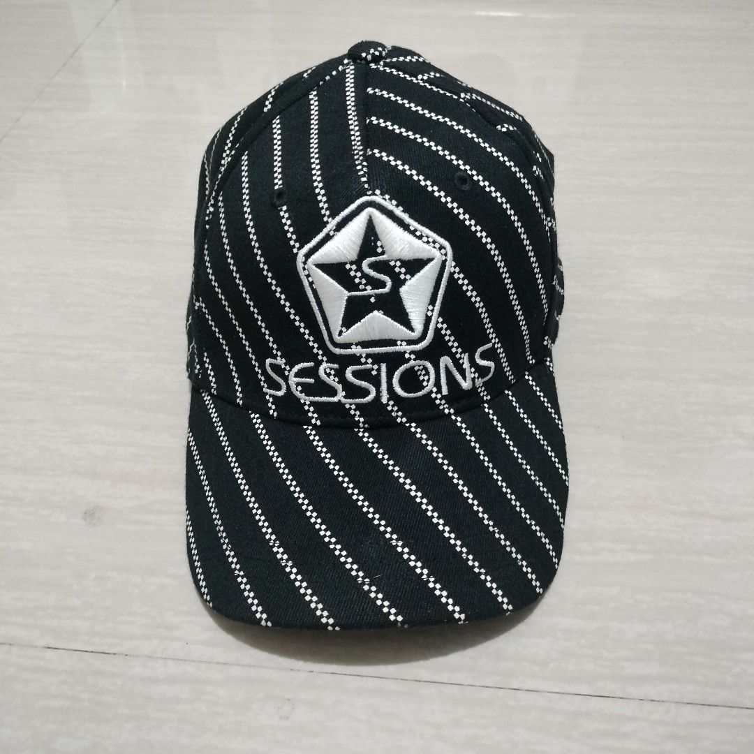 VINTAGE SESSIONS SKATEBOARD CAP (Category: Caps & Hats) located in Sariaya. Submitted by social_animalz (Listing ID 1468001905, Image 1). Description: approx 61.5cm circumference needs washing only shipping fee is not included.