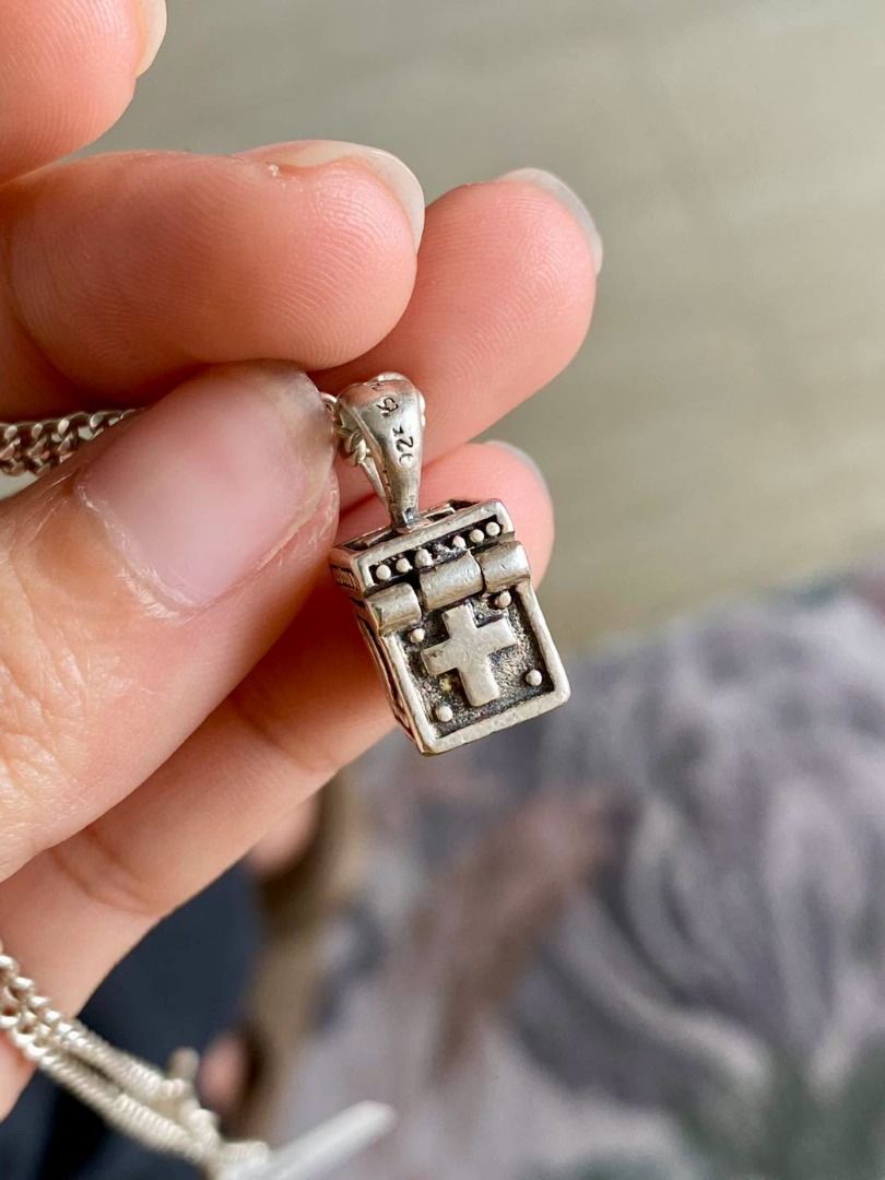 Vintage Silver Opening Pendant Necklace (Category: Necklaces) located in Baguio. Submitted by asna_taku (Listing ID 1467896302, Image 3). Description: ✨ Vintage Silver Opening Pendant Necklace ✨ A beautifully detailed vintage silver pendant with a charming hinged opening design — a little secret compartment that opens to reveal a hollow interior. 🤍 The rectangular pendant features an intricate ornamental loop motif, raised dot accents, and an an