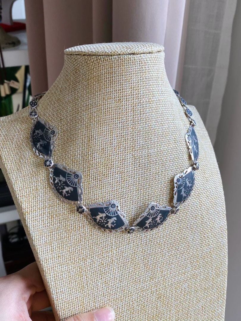 Vintage Silver SIAM Necklace (Category: Necklaces) located in Baguio. Submitted by asna_taku (Listing ID 1467902718, Image 2). Description: ✨ Vintage Silver SIAM Necklace ✨ A beautifully crafted vintage statement necklace featuring intricate blue enamel panels with traditional Thai oriental motifs, giving it a unique and timeless character. 💙🏮 The detailed silver-toned work and delicate chain make this a standout piece for collectors and vintag