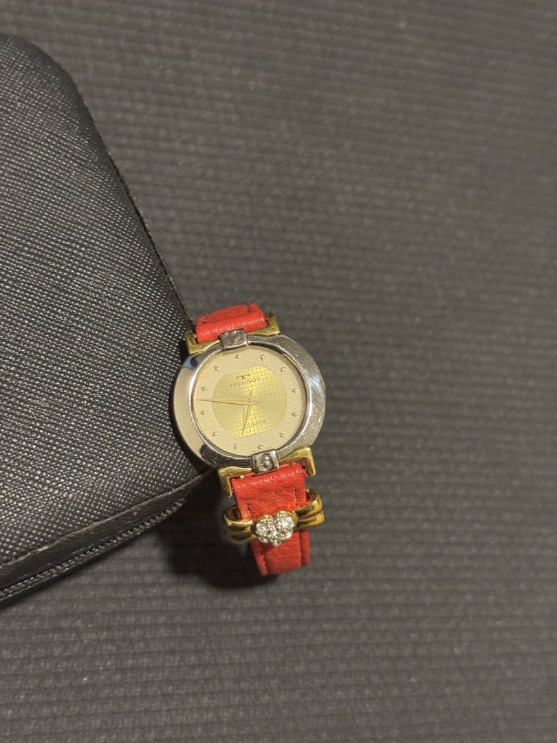 vintage technos unisex two tone watch (Category: Women's Watches) located in Manila. Submitted by steal4days (Listing ID 1467945268, Image 1). Description: fits up to 7inch wrist original technos buckle.