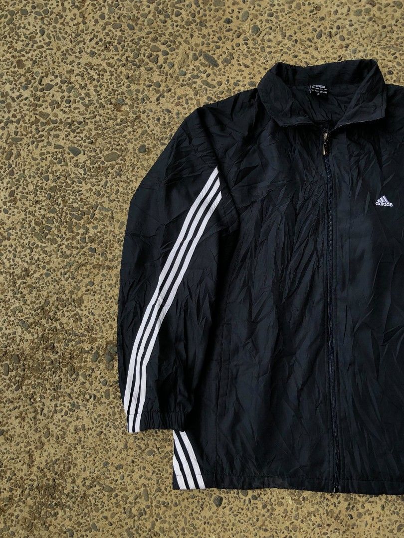 Vintage Y2k Adidas tree stripes (Category: Coats, Jackets and Outerwear) located in Talisay. Submitted by thrift_ni_cj (Listing ID 1467948825, Image 2). Description: Size M to L fittings.