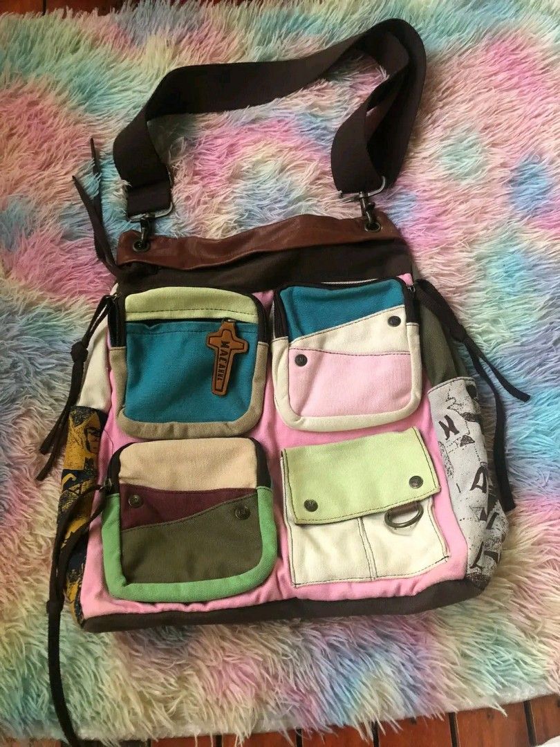 VINTAGE Y2K BAG (Category: Cross-body Bags) located in President Roxas. Submitted by micheal775 (Listing ID 1467848694, Image 1). Description: .