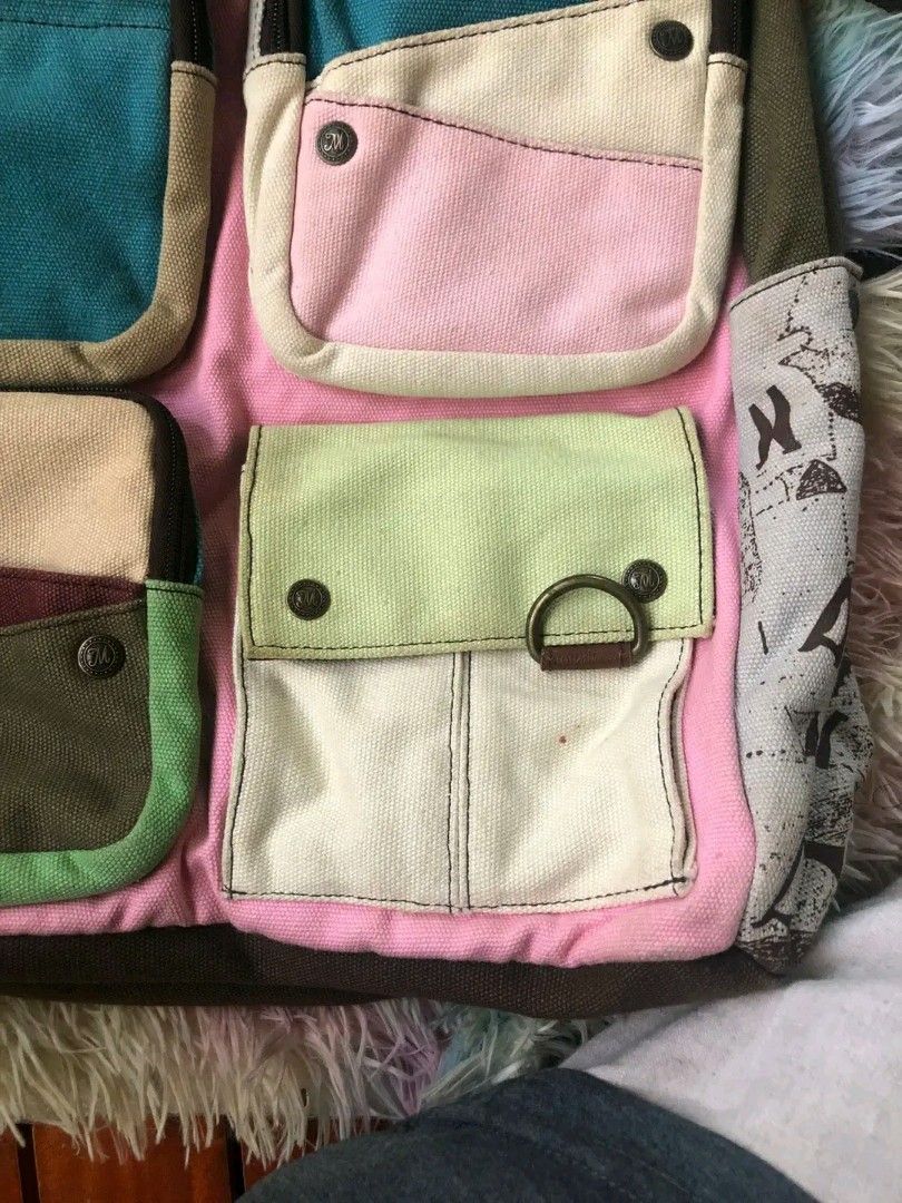 VINTAGE Y2K BAG (Category: Cross-body Bags) located in President Roxas. Submitted by micheal775 (Listing ID 1467848694, Image 3). Description: .