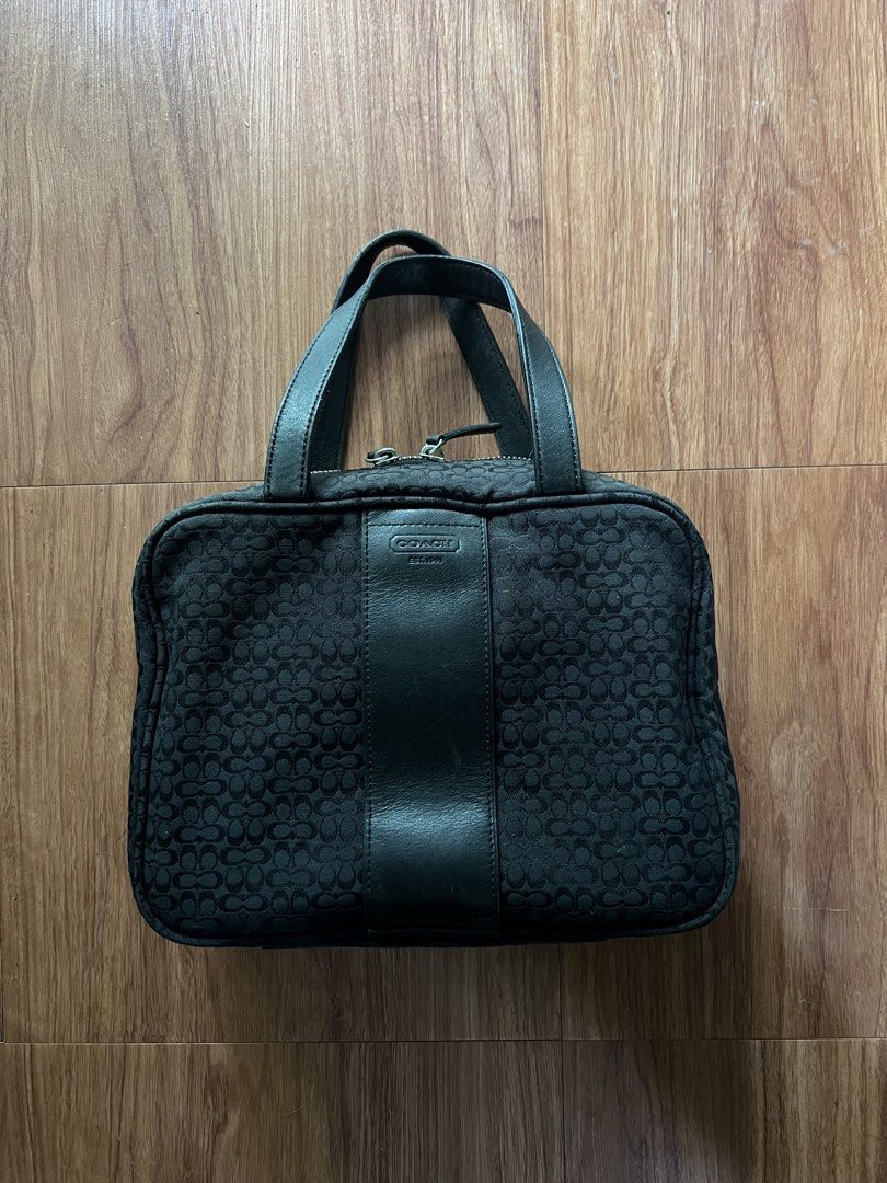 vintage Y2K Coach (Category: Luxury Bags & Wallets) located in Butuan. Submitted by arahukay.ph (Listing ID 1467874568, Image 1). Description: This item is a Y2K-era vintage Coach Signature Double Handle Cosmetic Bag, typically crafted from black jacquard canvas fabric featuring the iconic mini “C” monogram pattern alongside smooth black leather panels and dual top handles. .