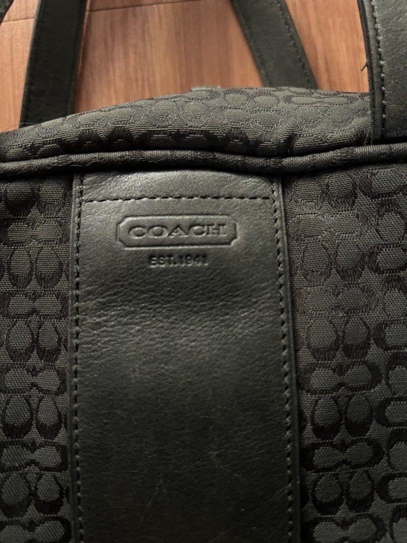 vintage Y2K Coach (Category: Luxury Bags & Wallets) located in Butuan. Submitted by arahukay.ph (Listing ID 1467874568, Image 3). Description: This item is a Y2K-era vintage Coach Signature Double Handle Cosmetic Bag, typically crafted from black jacquard canvas fabric featuring the iconic mini “C” monogram pattern alongside smooth black leather panels and dual top handles. .