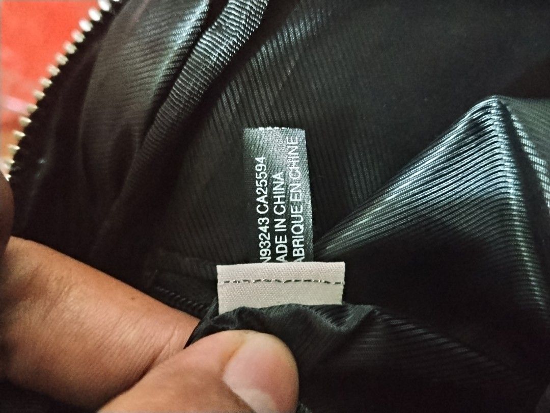 Vintage Y2k Diesel adjustable sling bag Canada release (Category: Luxury Bags & Wallets) located in Talacogon. Submitted by clsthrifty (Listing ID 1464888429, Image 3). Description: Excellent condition Leather and nylon Material Hardware metal puller zipper Coded zipper No issue.