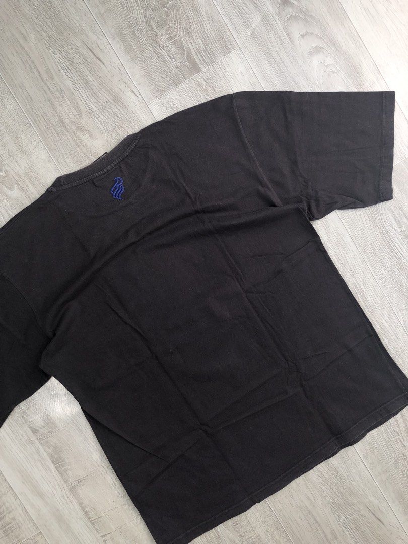 Vintage Y2K Rocawear (Category: Tshirts & Polo Shirts ) located in Imus. Submitted by jiroamari (Listing ID 1467898531, Image 2). Description: Size: XL Width: 23 Length: 29.